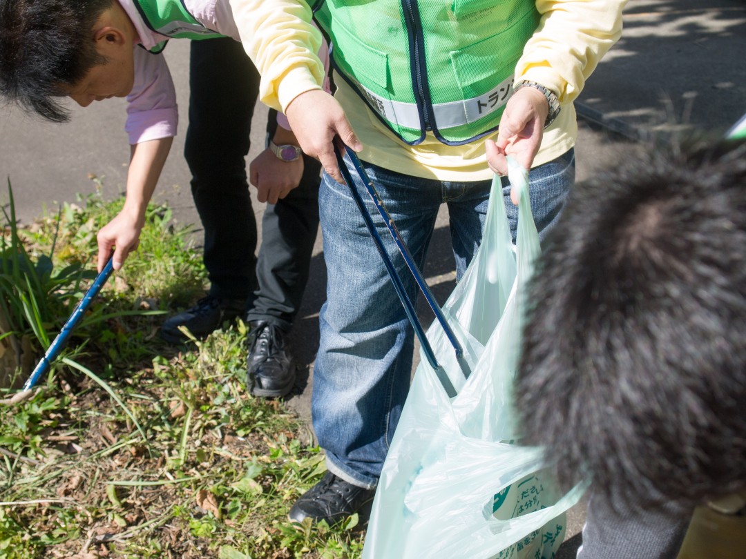 地域ボランティア – 施設外の清掃 – 障がい者就労移行支援事業所トランジット札幌センター