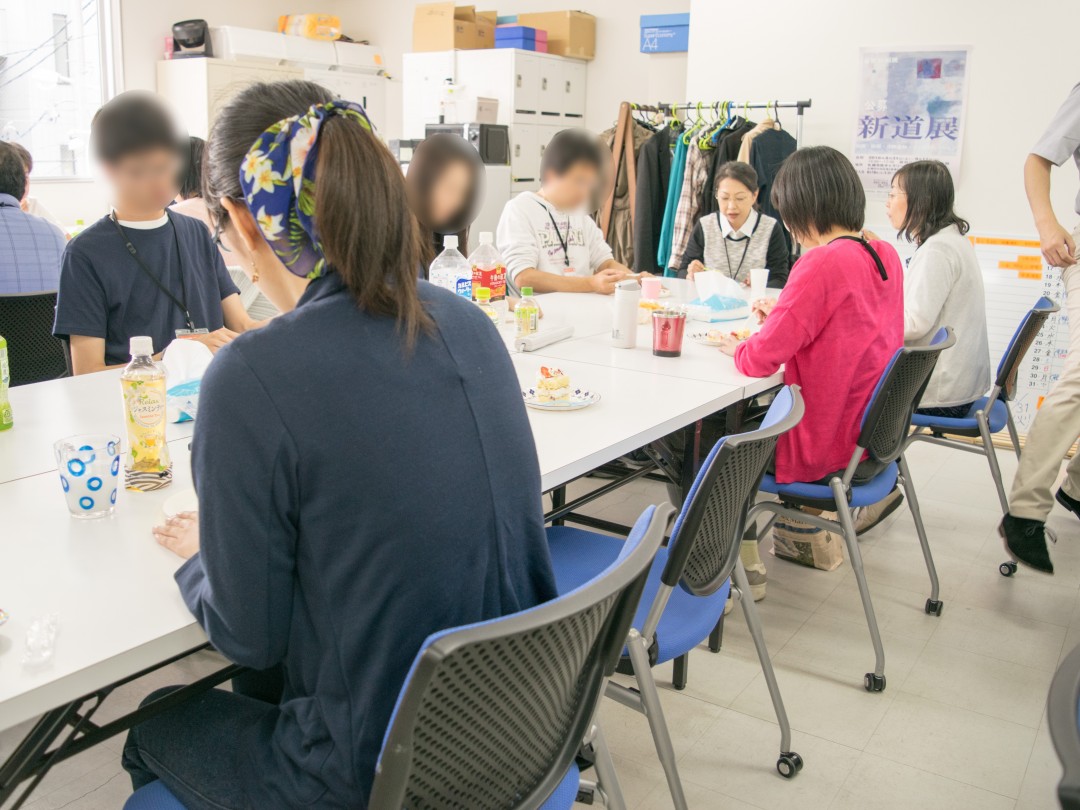 2016年5月の誕生会 – 障がい者就労移行支援事業所トランジット札幌センター