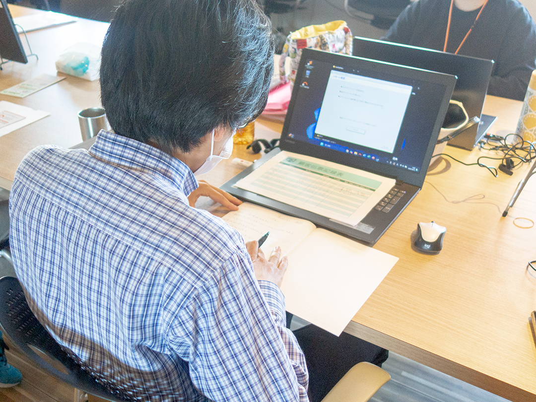 麻生の日常、覗いてみた