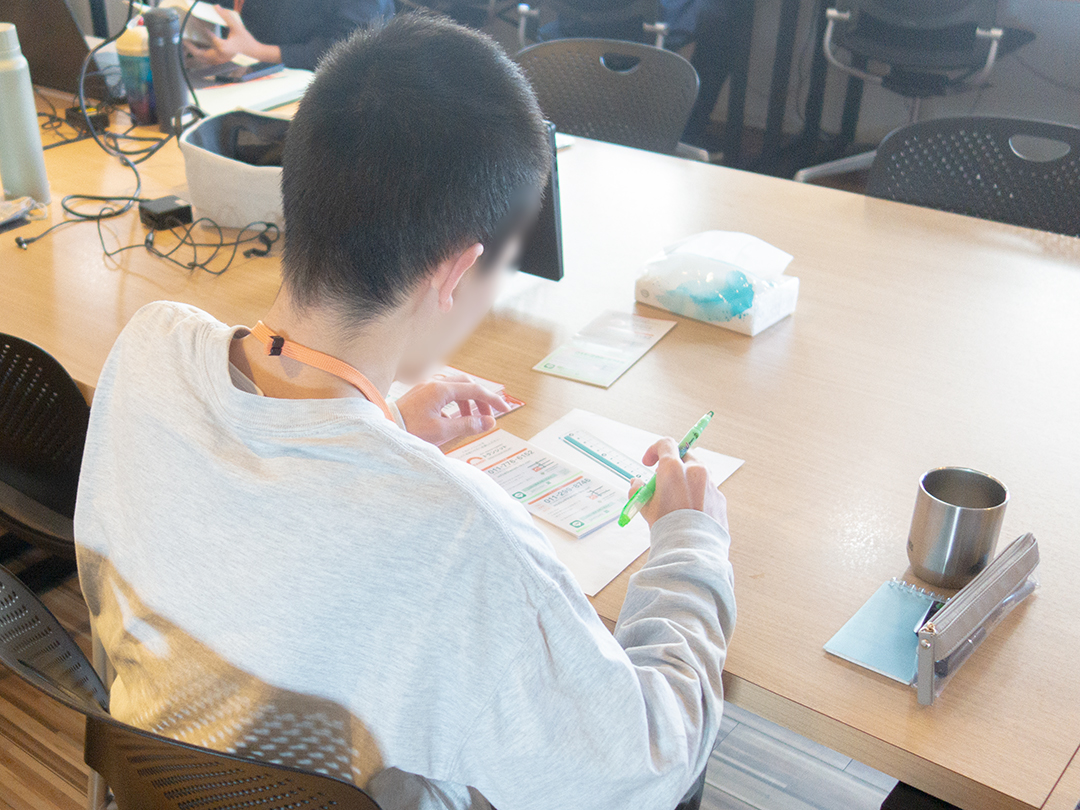 麻生の日常、覗いてみた